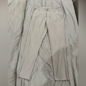 Men’s Lululemon Commission Pant Classic 31/32 in Bone Colorway